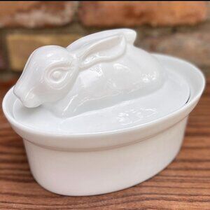NWT Bunny Rabbit Lidded Casserole Dish